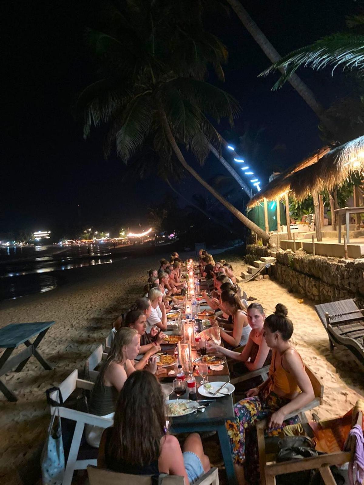 Suncoast Beach Hotel Mirissa Exterior foto